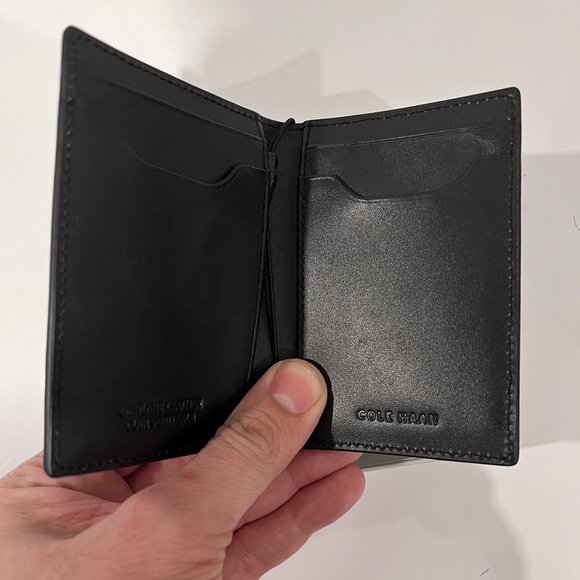 NWT Cole Haan foldable leather card holder in black - Picture 2 of 3